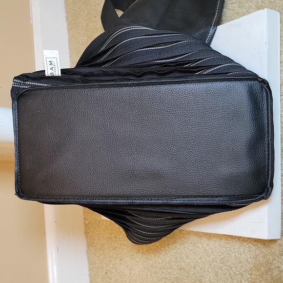 Bam Bags Black Nylon With Gold Zipper Purse - Picture 10 of 12